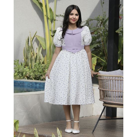 صورة فستان بناتي زهور بنفسجي | تصميم بقطعة صدر منسدلة وحزام - 1140